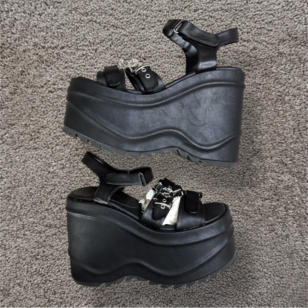 Demonia Wave-13 BATS Platform Sandal BNIB NWT - Picture 2 of 4